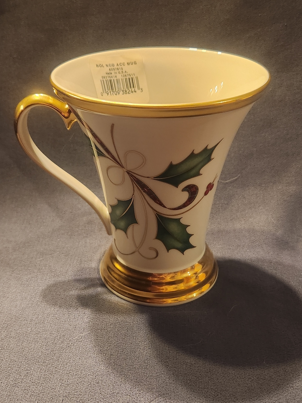 LENOX Holiday Nouveau Gold Accent Mug 4.5" Tall Holly Leaves/Berries Made in USA